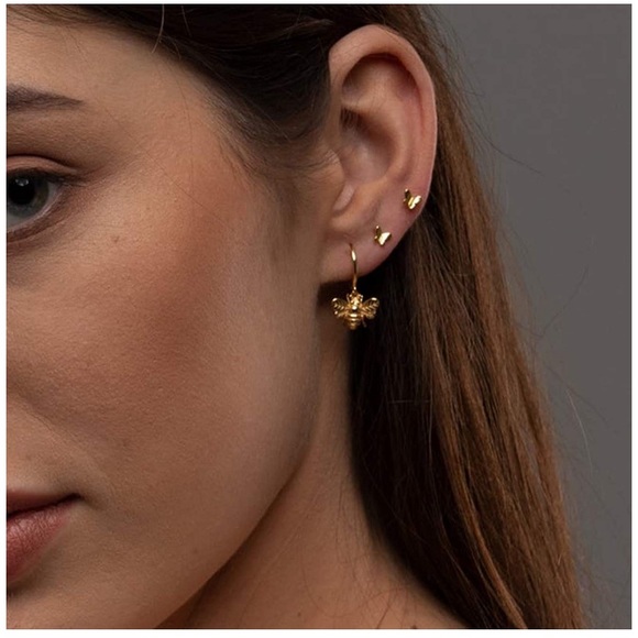 🍯14K Gold Plated Honey Bee Huggie Hoop Earrings - Picture 3 of 5